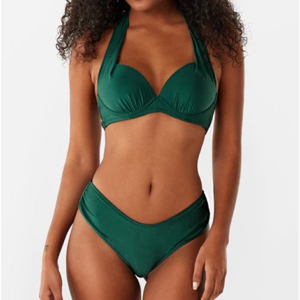 Khloe Underwire Ruched Halter Bikini
L / Dark Green- new with tags- Cupshe